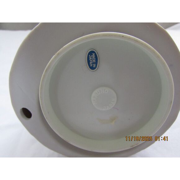 Porcelain Mogi Nagoya Japan Musical Figurine Winter Girl Sleigh bear vintage - Picture 5 of 5